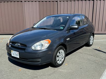 Used 2010 Hyundai Accent Hatchback w/ Air Conditioning Pkg 2