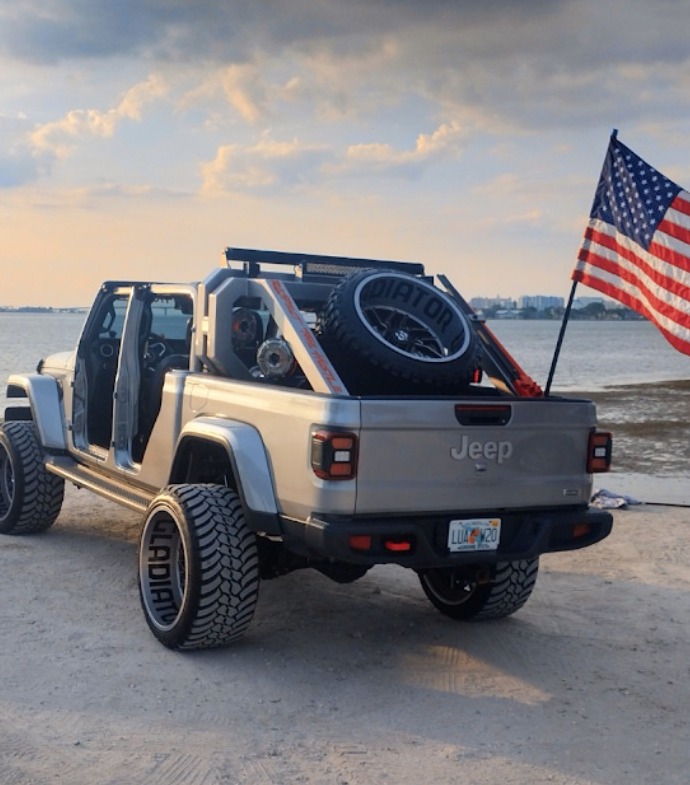Used 2020 Jeep Gladiator Overland AWD/4WD image 5
