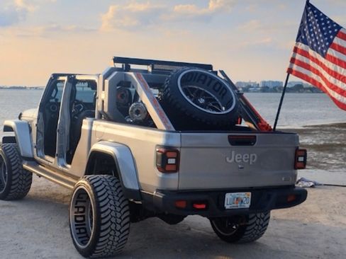 Used 2020 Jeep Gladiator Overland AWD/4WD image 5