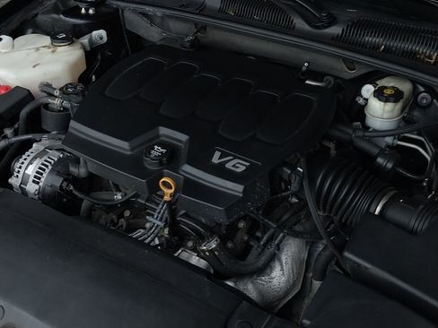 Used 2011 Buick Lucerne CXL image 17