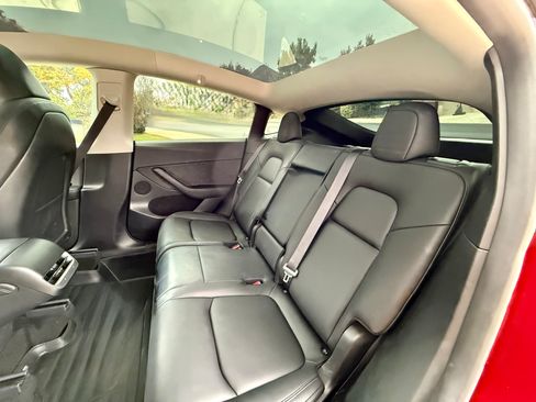 Used 2024 Tesla Model Y Long Range image 8