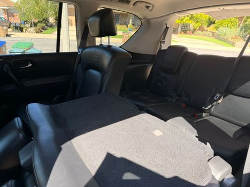 Used 2014 INFINITI QX80 4WD w/ Deluxe Touring Package image 13