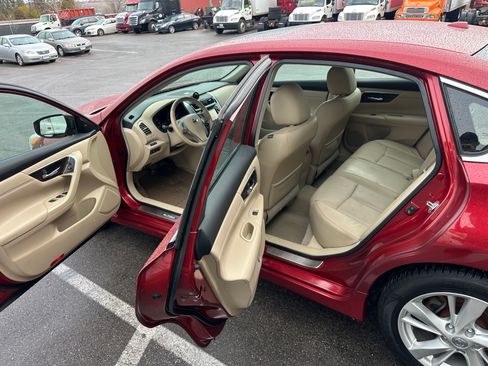 Used 2013 Nissan Altima 2.5 SL w/ Technology Pkg image 10