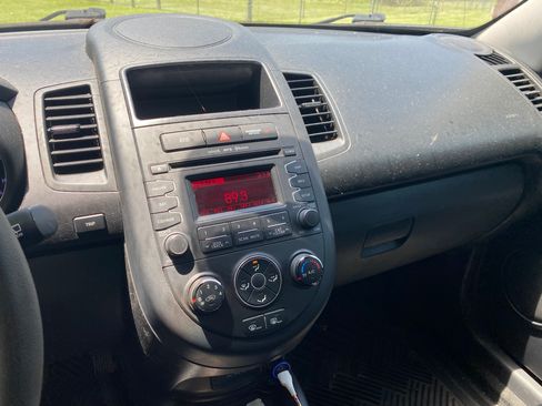 Used 2013 Kia Soul FWD image 9