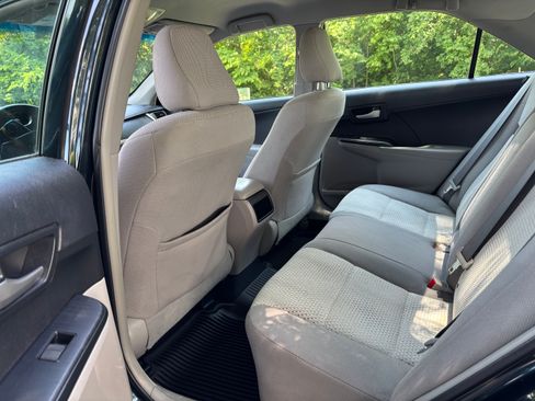 Used 2014 Toyota Camry LE FWD image 12