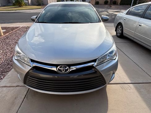 Used 2015 Toyota Camry LE image 1