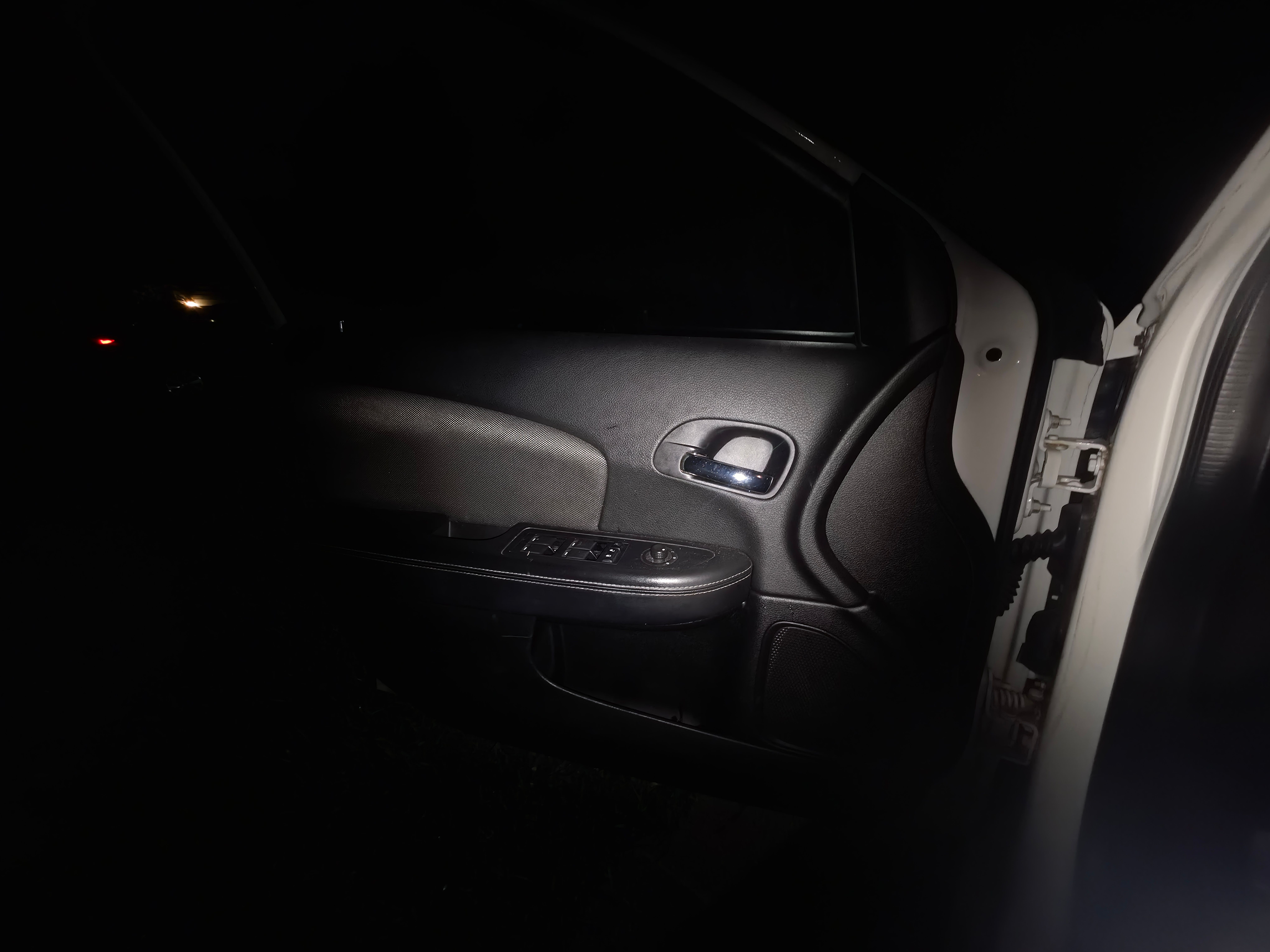 Used 2012 Dodge Avenger SE FWD image 29