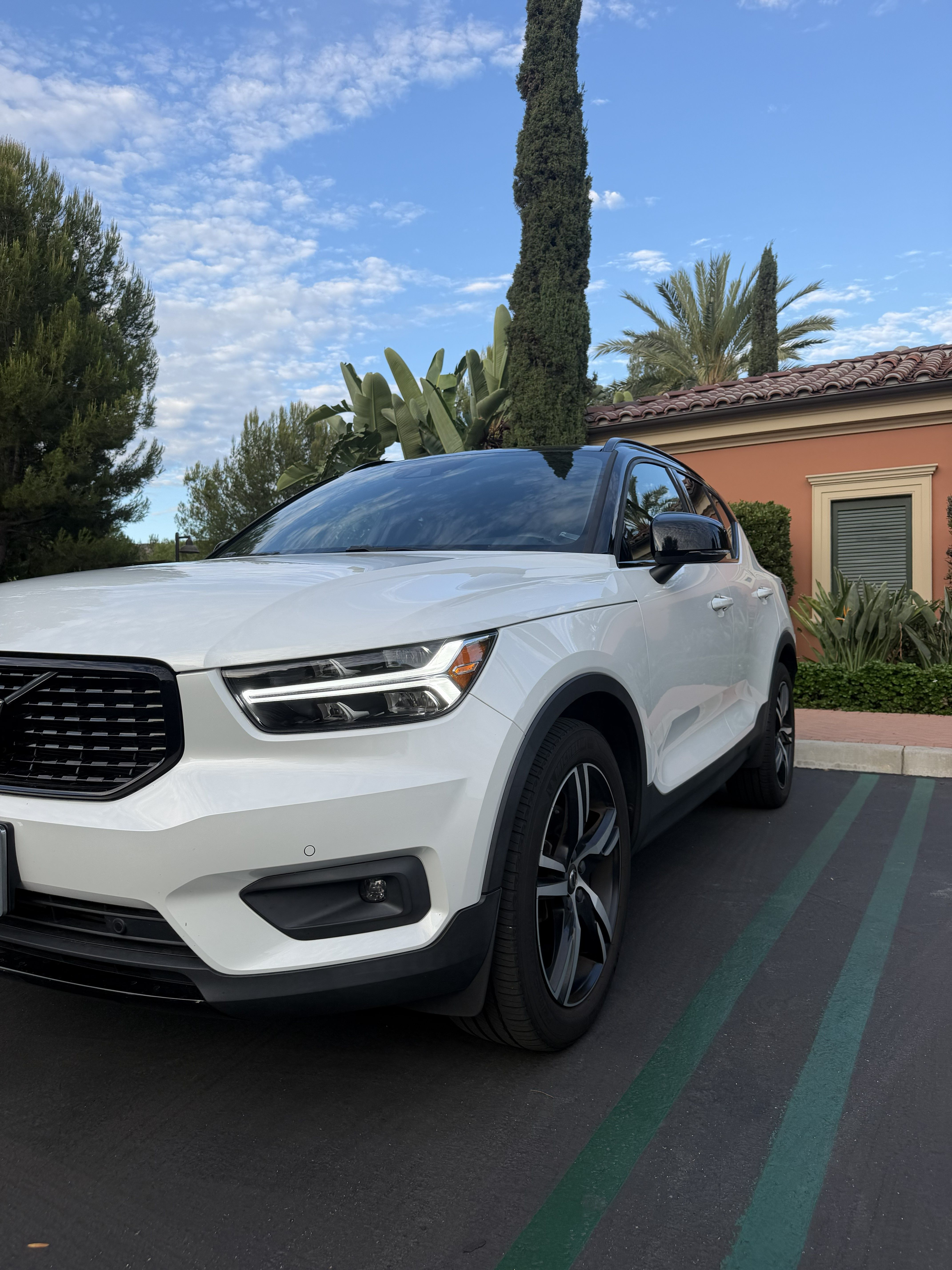 Used 2020 Volvo XC40 T5 R-Design AWD/4WD image 2