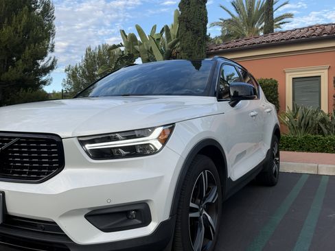 Used 2020 Volvo XC40 T5 R-Design AWD/4WD image 2