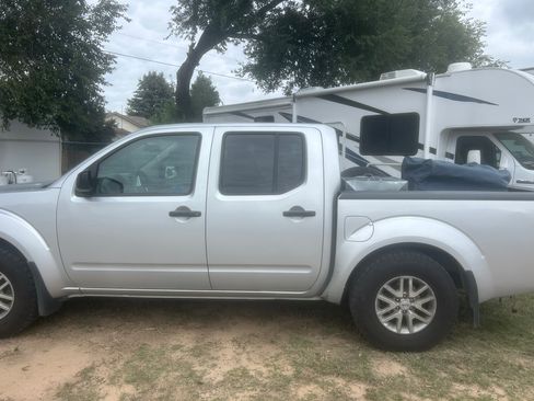 Used 2019 Nissan Frontier SV image 4