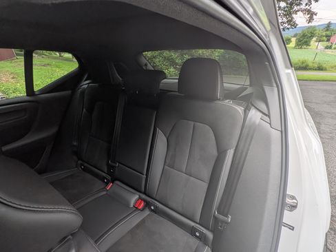 Used 2022 Volvo XC40 T5 R-Design image 17