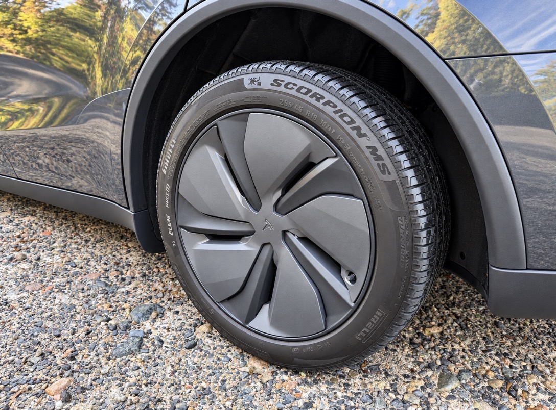 Used 2026 Tesla Model Y AWD image 6