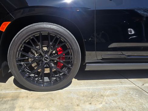 Used 2023 Cadillac Escalade Sport Platinum w/ LPO, ONYX Package image 2