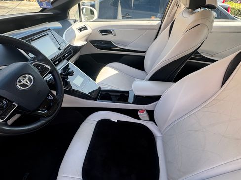 Used 2018 Toyota Mirai FWD image 6