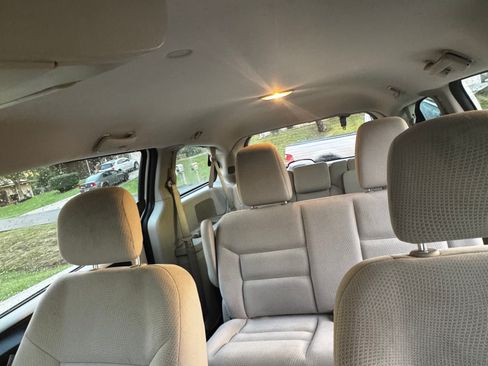 Used 2016 Dodge Grand Caravan American Value Package w/ UConnect Hands-Free Group image 6