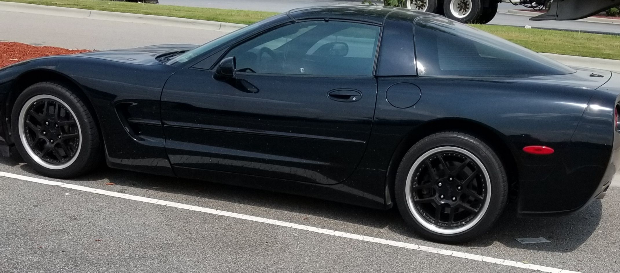 Used 2000 Chevrolet Corvette Coupe w/ Roof Pkg RWD image 21