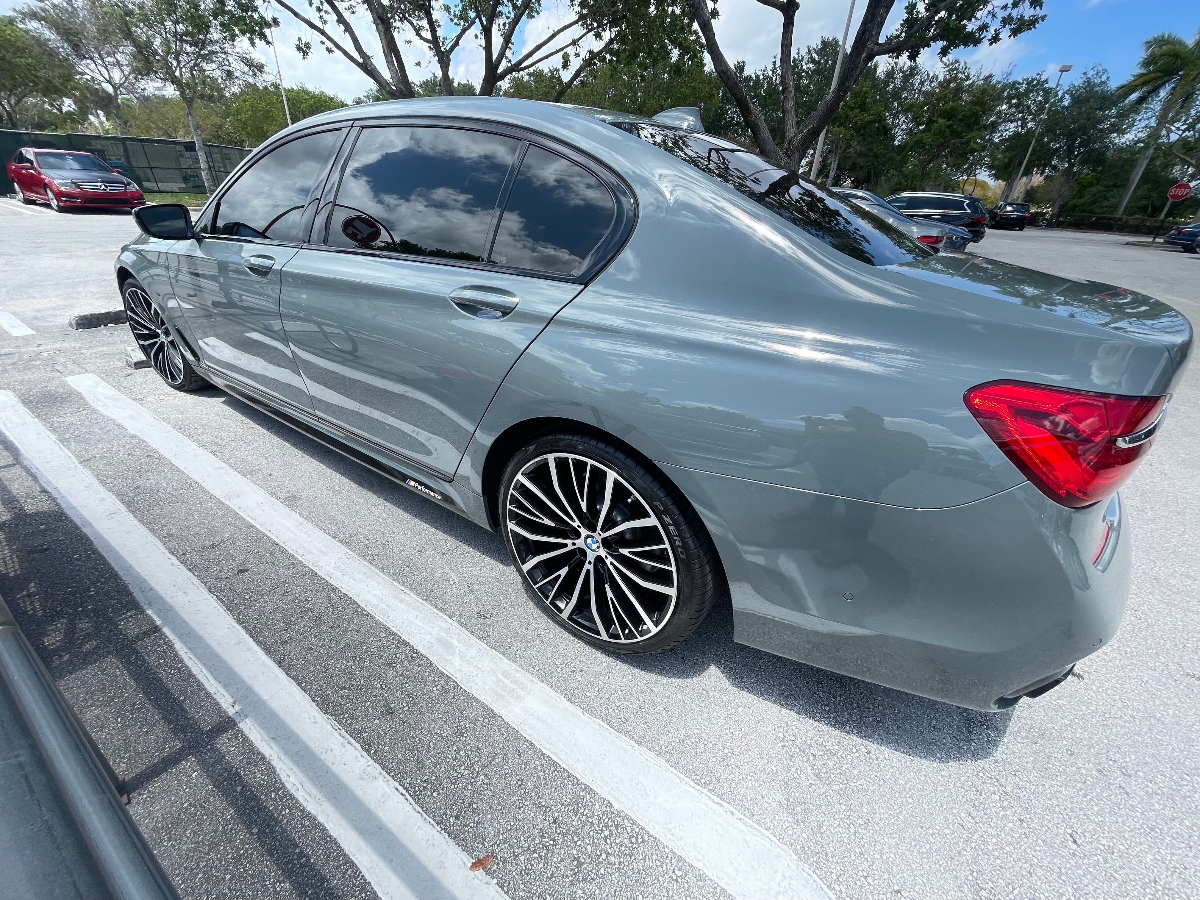 Used 2019 BMW 750i w/ Executive Package RWD image 10
