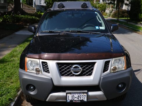Used 2012 Nissan Xterra PRO-4X AWD/4WD image 2
