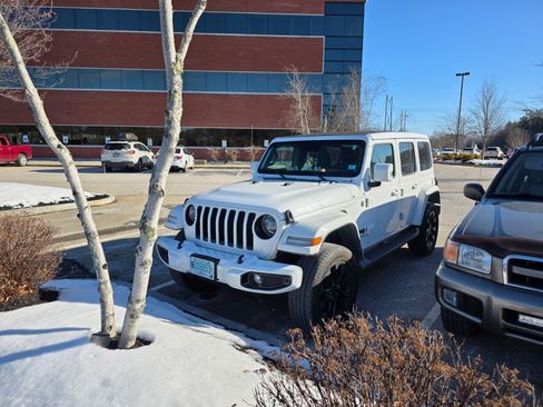 Used 2021 Jeep Wrangler Unlimited Sahara image 2