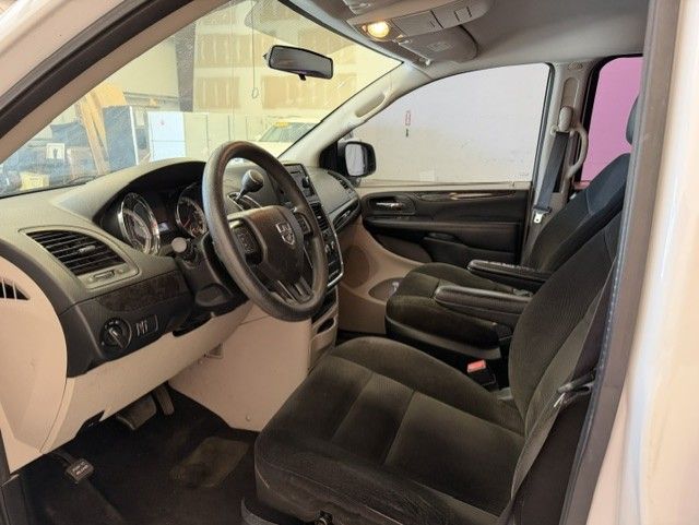 Used 2016 Dodge Grand Caravan American Value Package FWD image 9