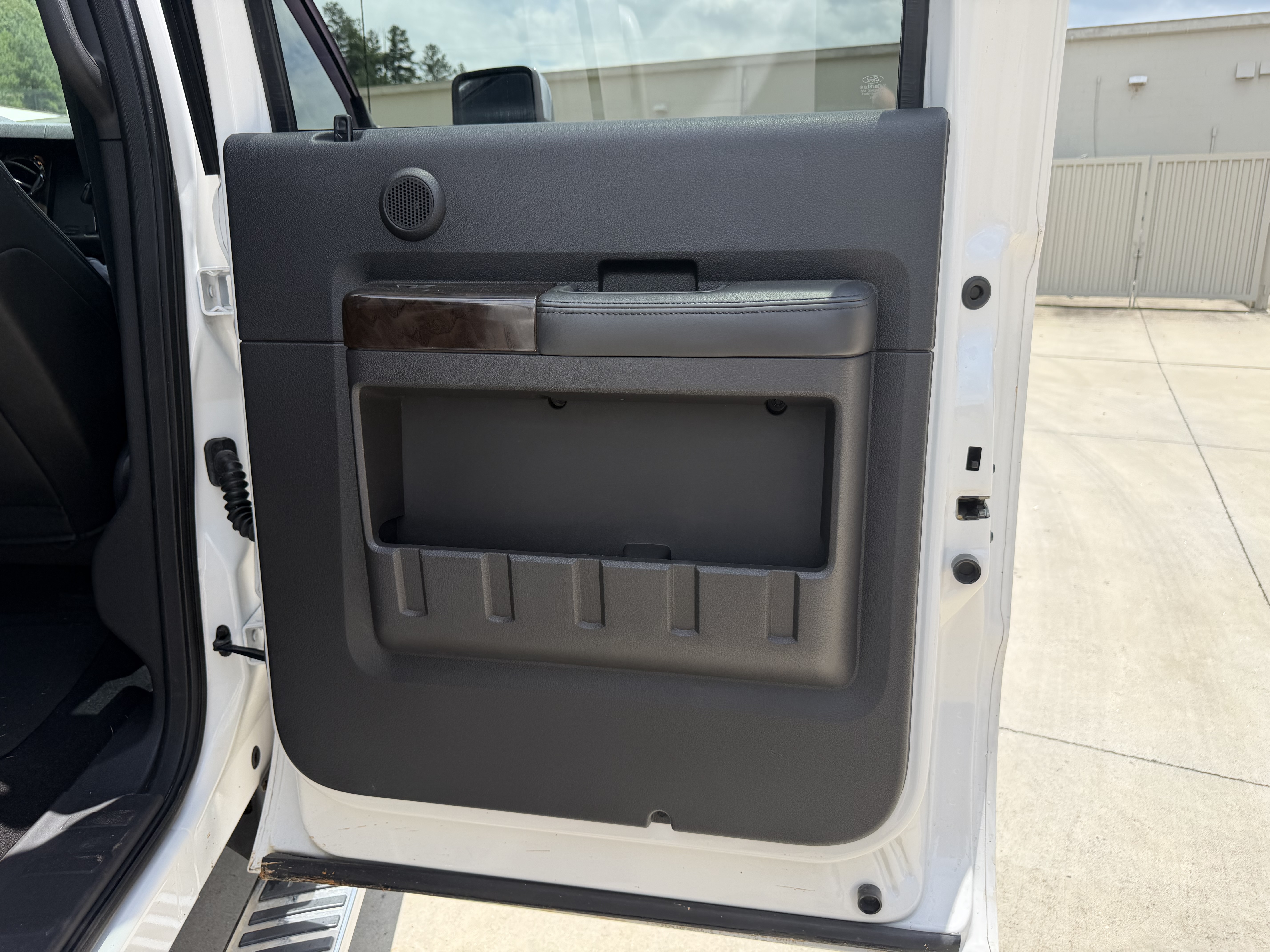 Used 2016 Ford F250 Platinum w/ FX4 Off-Road Package AWD/4WD image 16