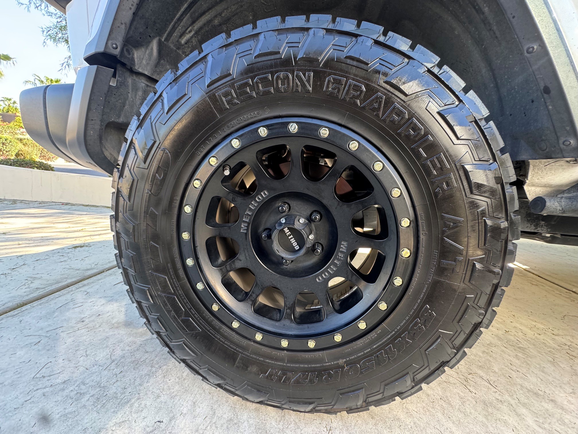 Used 2018 Jeep Wrangler Unlimited Sahara AWD/4WD image 17