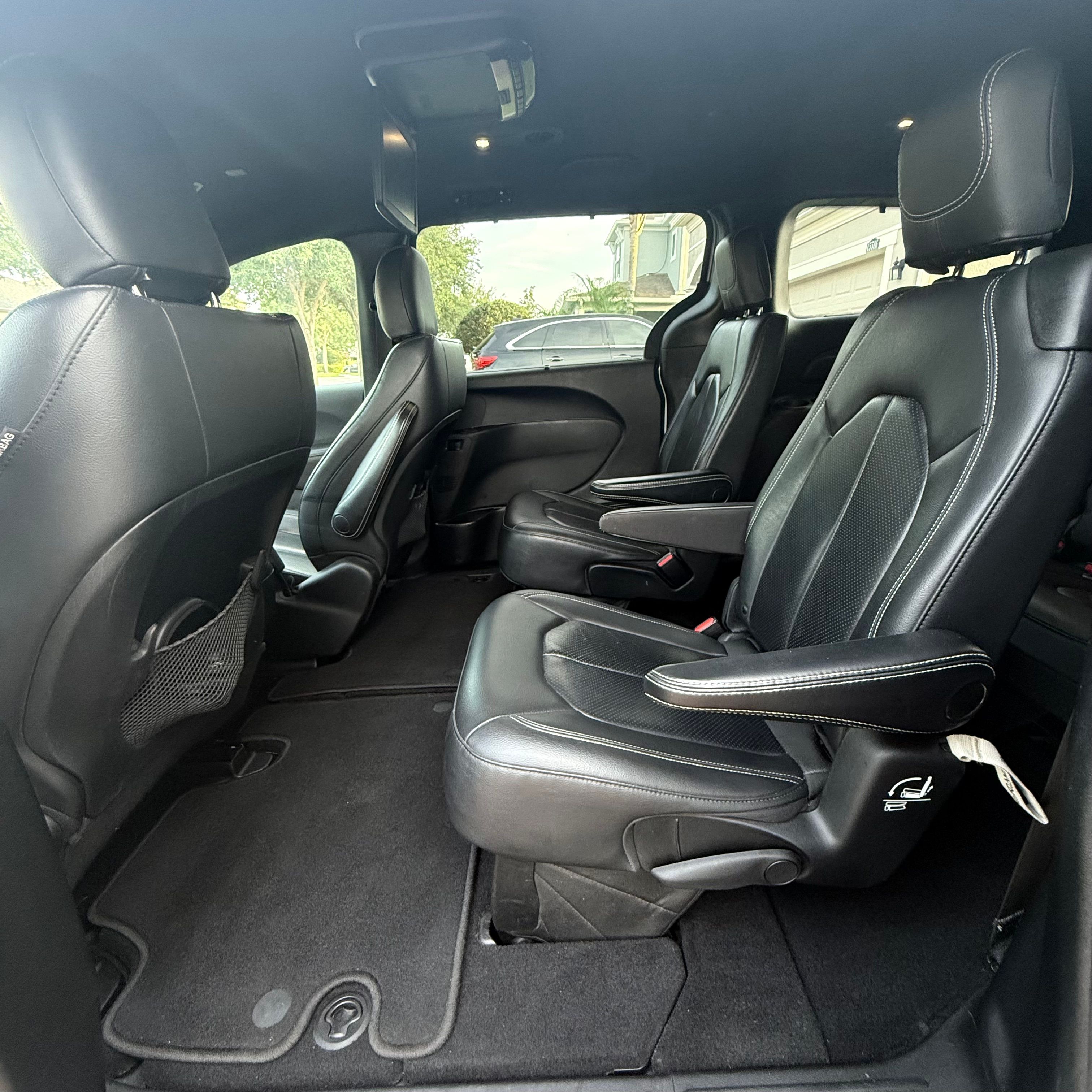 Used 2019 Chrysler Pacifica Touring-L w/ S Appearance Package FWD image 8