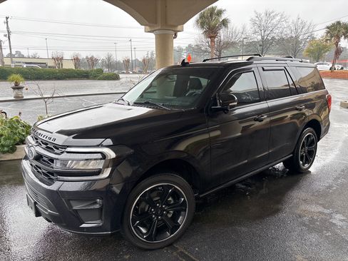Used 2023 Ford Expedition Limited image 2