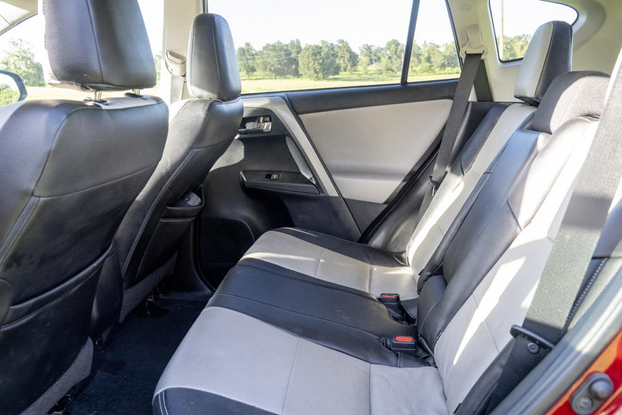 Used 2018 Toyota RAV4 XLE FWD image 12