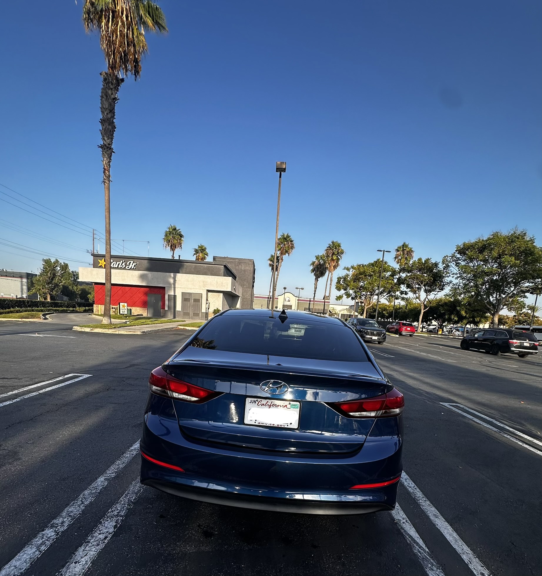 Used 2017 Hyundai Elantra SE FWD image 2