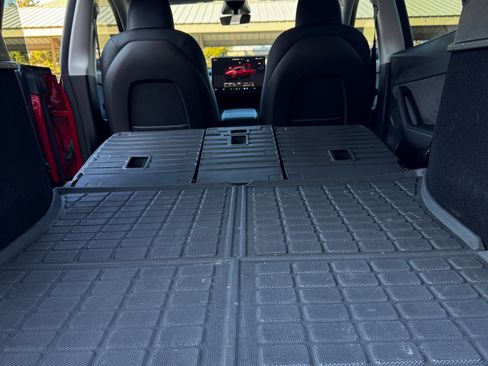 Used 2023 Tesla Model Y Performance image 17