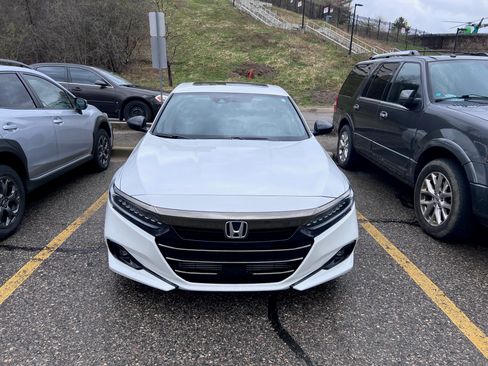 Used 2022 Honda Accord Sport image 1