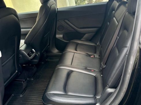 Used 2021 Tesla Model Y Long Range image 5