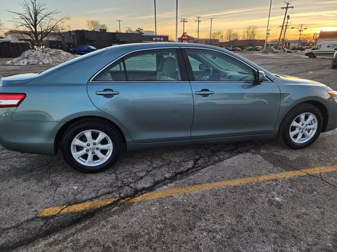 Used 2010 Toyota Camry LE image 5