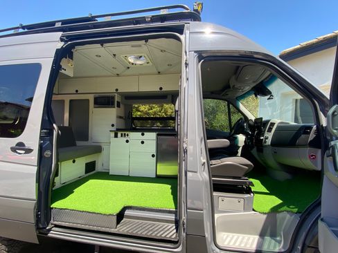 Used 2017 Mercedes-Benz Sprinter 2500 image 9