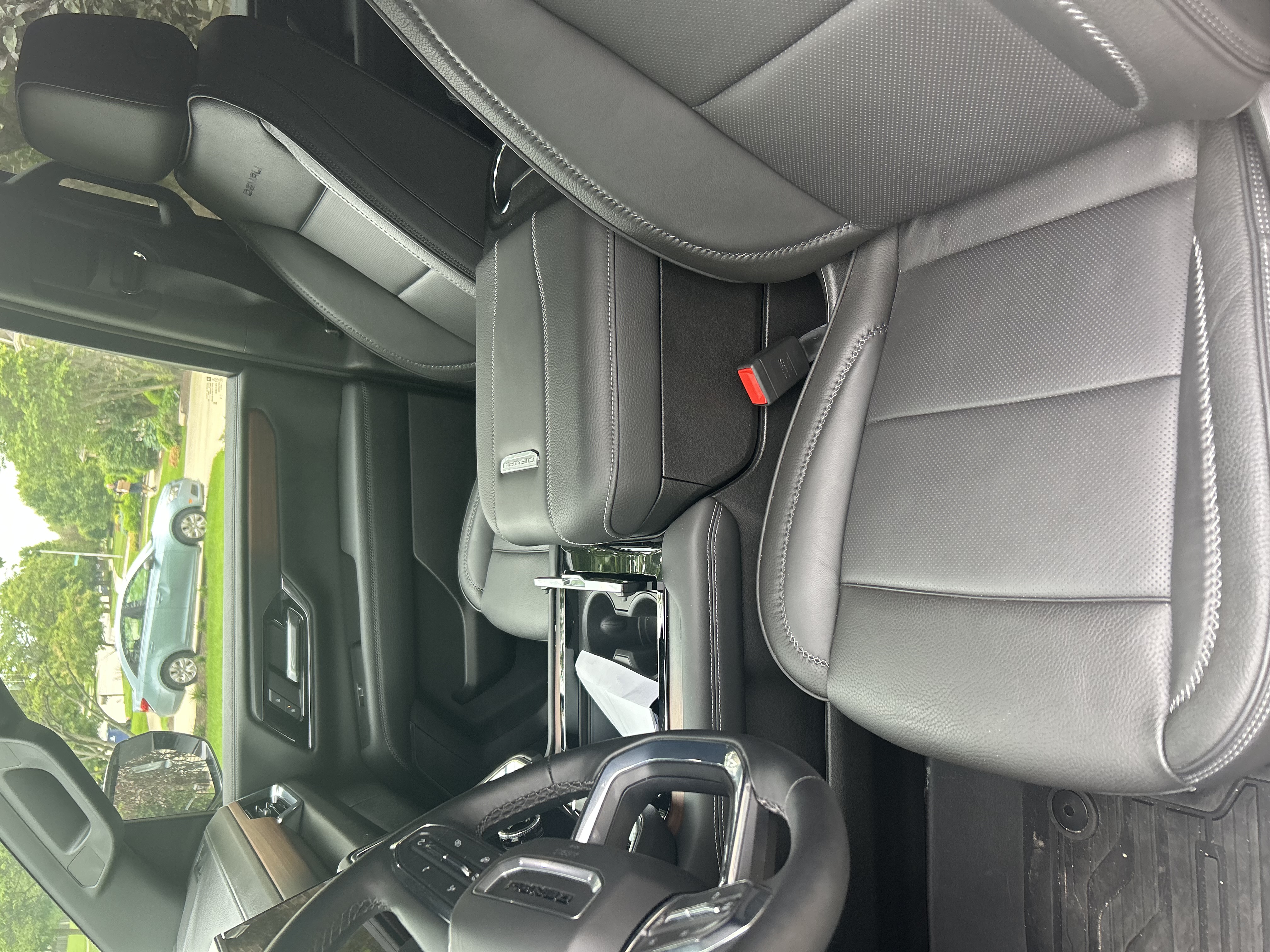 Used 2025 GMC Yukon XL Denali w/ Sun & Power Step Package AWD/4WD image 8