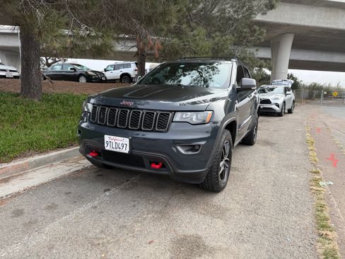 Used 2017 Jeep Grand Cherokee Trailhawk image 12