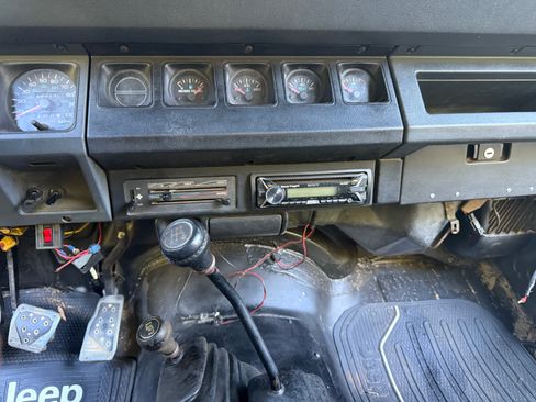 Used 1993 Jeep Wrangler 4WD image 8