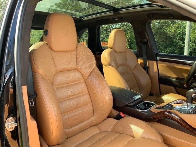 Used 2013 Porsche Cayenne Turbo AWD/4WD image 28