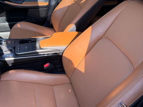 Used 2022 Lexus IS 300 AWD w/ Comfort Package image 9