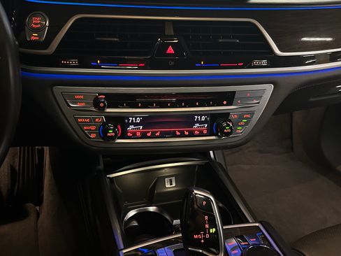 Used 2016 BMW 740i image 9