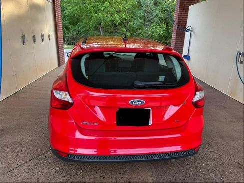 Used 2014 Ford Focus SE image 2