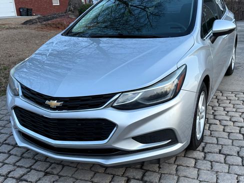 Used 2018 Chevrolet Cruze LT w/ LT Fleet Convenience Package image 2