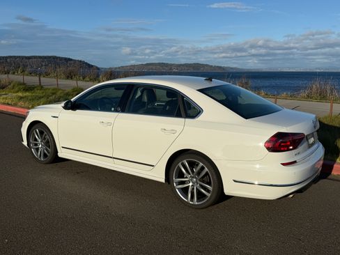 Used 2019 Volkswagen Passat 2.0T SE R-Line image 14