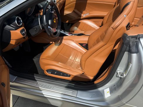 Used 2015 Ferrari California T RWD image 23