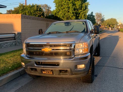 Used 2012 Chevrolet Silverado 2500 LT w/ Interior Plus Package AWD/4WD image 2