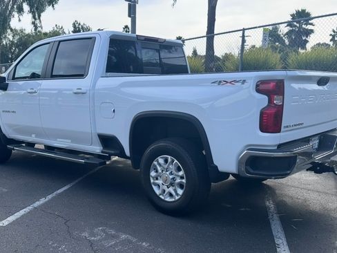 Used 2022 Chevrolet Silverado 2500 LT w/ Convenience Package image 5