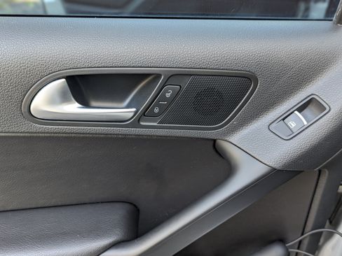 Used 2016 Volkswagen Tiguan SEL image 26