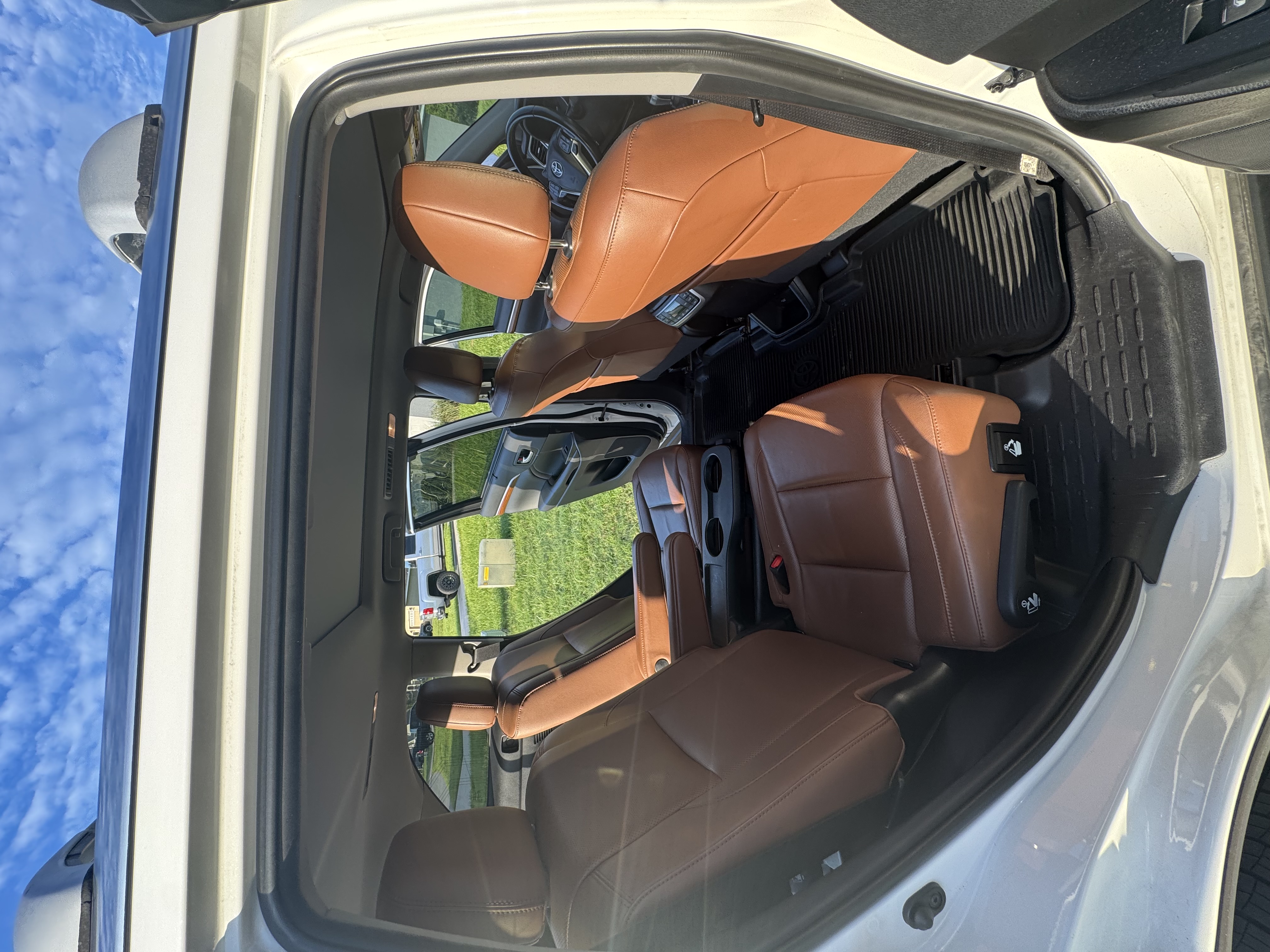 Used 2019 Toyota Highlander Limited Platinum AWD/4WD image 9