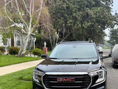 Used 2024 GMC Terrain SLE w/ Driver Convenience Package